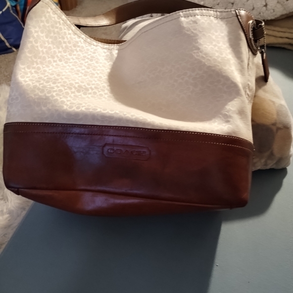 Preowned Vtg Signature Jacquard & leather Tan Tote - Picture 4 of 8